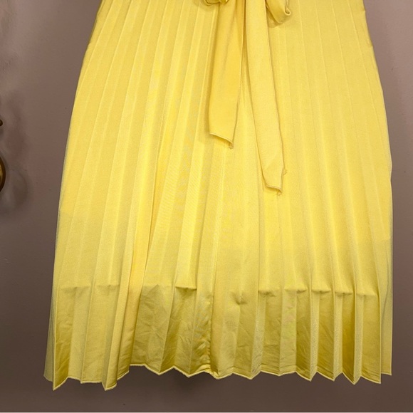 Juniors XL Speechless Yellow Event Party Formal Dress Prom Cocktail Pleated - Picture 3 of 15